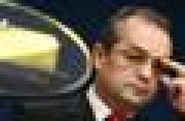 Boc: La sfarsitul lunii aprilie n-am fost departe de a nu putea plati salariile si pensiile