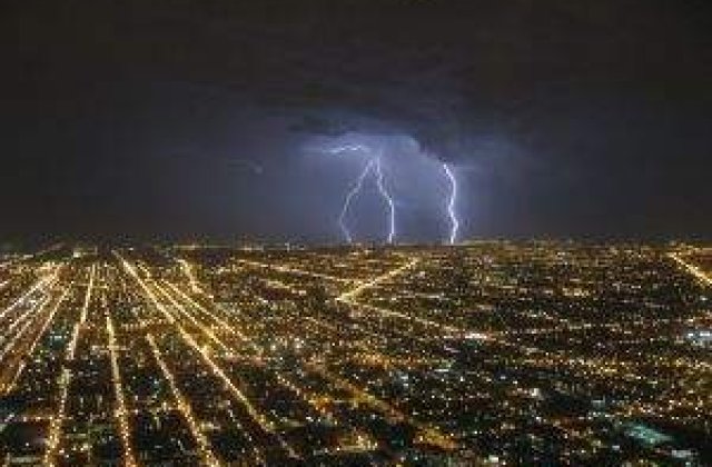 Avertizare: Inceput de saptamana cu furtuni si vijelii