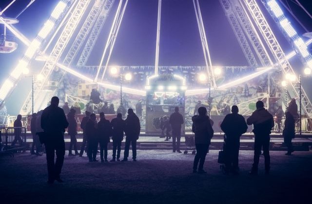 Un barbat de 31 de ani a murit dupa ce a cazut dintr-o roata, la un festival de muzica electronica