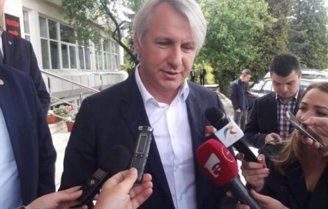 Teodorovici: Nu ar fi corect din toate punctele de vedere ca studentii sa lucreze un numar de ani de zile in Romania dupa terminarea facultatii?