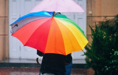 25 de judete, sub cod GALBEN de furtuna pana luni seara. Ploi torentiale in Capitala si in alte 10 judete, pana marti dimineata