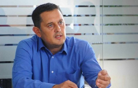 Piperea: Nu stiati ca in turul doi se vor bate omul cu pantofi albastri ecosez cu premierul reevaluat al Romaniei?