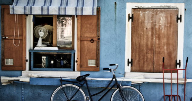 Trei turisti, amendati la Venetia dupa ce si-au parcat bicicletele pe strada