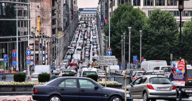 Masuri dure pentru incurajarea transportului alternativ: Bruxelles vrea sa limiteze viteza maxima a masinilor la numai 30 km/h
