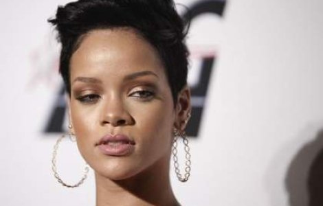 Poze nud cu Rihanna pe internet