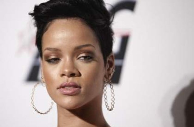 Poze nud cu Rihanna pe internet