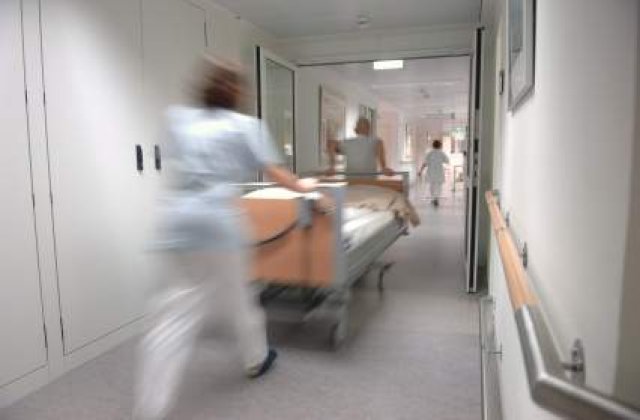 Pacientii bolnavi de cancer pot alege intre terapiile standard si cele aflate in studii clinice