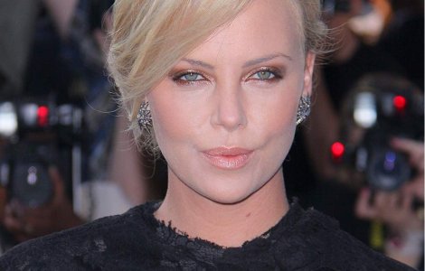 Charlize Theron militeaza pentru homosexuali si lesbiene
