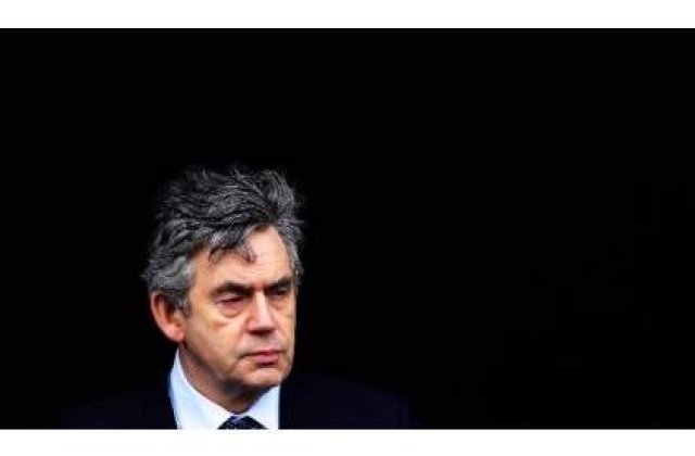 Premierul britanic si-a uitat intr-un taxi fondul de ten si pudra bronzanta