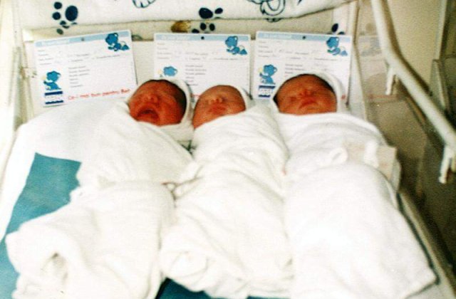 Senatul a decis suplimentarea indemnizatiei pentru copii nascuti in urma sarcinilor multiple