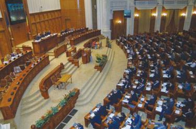 Scandal in Parlament: PDL a refuzat modificarea referendumului