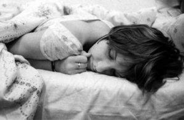 Bloomberg: Lipsa somnului afecteaza lupta cu criza economica