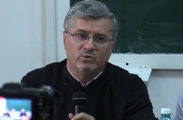 Preotul Raduca, noi declaratii scandaloase: "Graviditatea, in cazul violului, de multe ori se datoreaza unui consimtamant. Nu stai sa fii violata"