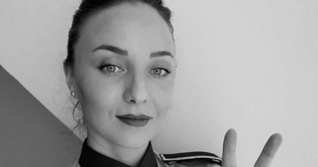 Poezie adresata sistemului politic, publicata de o politista din Pascani: "Hai, desteapta-te, romane/ Ca ne fura astia tara!"