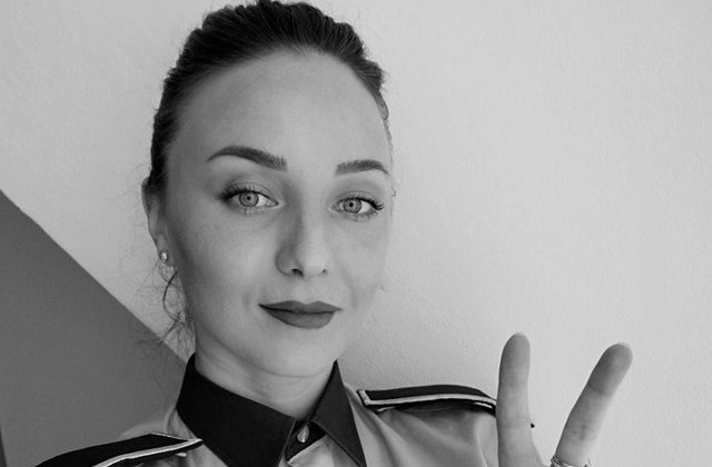 Poezie adresata sistemului politic, publicata de o politista din Pascani: "Hai, desteapta-te, romane/ Ca ne fura astia tara!"