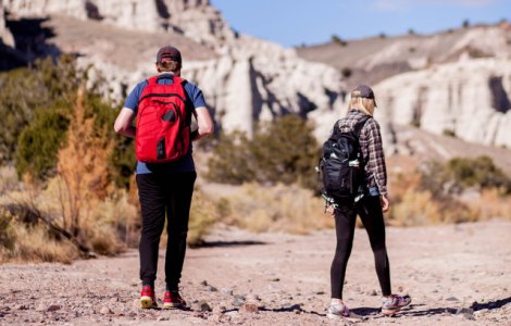 Doi adolescenti, dati disparuti, au devenit suspecti in moartea unui cuplu de turisti