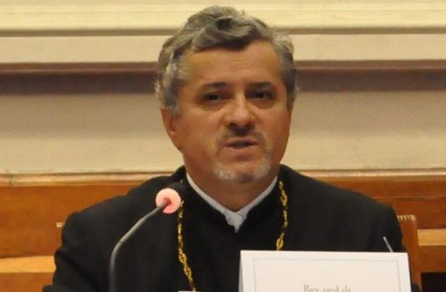 Preotul Vasile Raduca si-a dat demisia din functia de prodecan dupa declaratiile despre viol. El va ramane in continuare profesor
