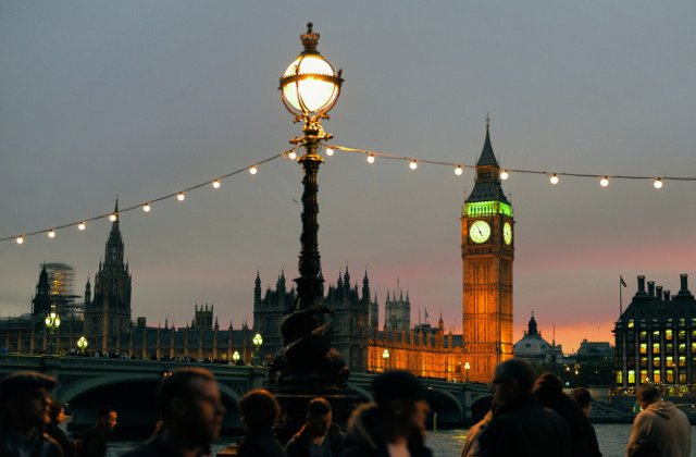 USR, despre romanii din Marea Britanie: Trebuie sa continue sa aplice pentru noul tip de rezidenta