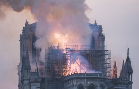 Reparatiile catedralei Notre Dame, suspendate din cauza riscului de contaminare cu plumb