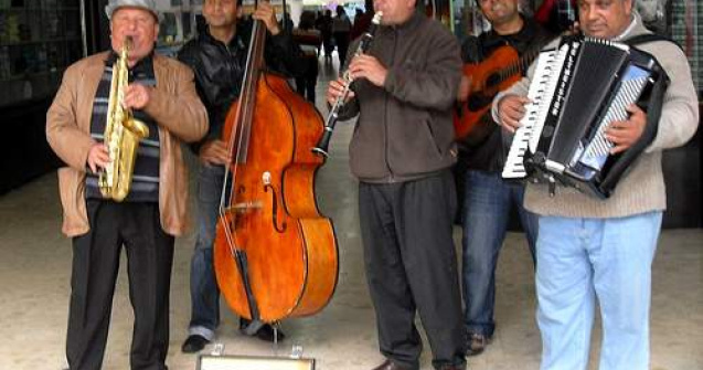 BBC a facut un reportaj despre zidurile care izoleaza romii de romani