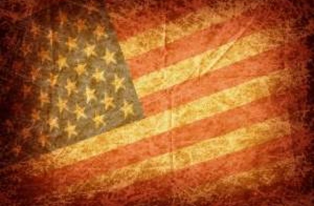 Drapelul american, coborat in berna ca omagiu adus victimelor din Colorado