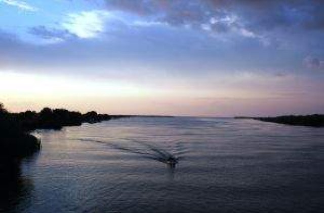 "Flacara Democratiei", aruncata in Dunare