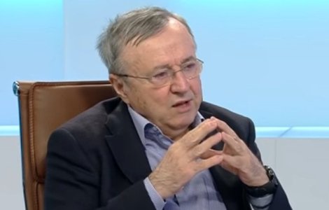 Ion Cristoiu: Seful STS nu demisioneaza pentru ca il are la mana pe Klaus Iohannis