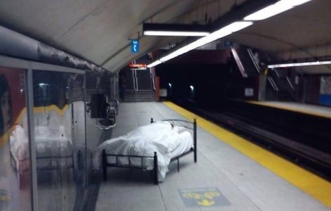  Top  Coincidente si intamplari bizare: 10+ imagini pe care nu le vezi in fiecare zi la metrou