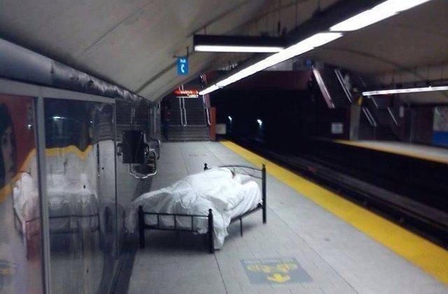 Coincidente si intamplari bizare: 10+ imagini pe care nu le vezi in fiecare zi la metrou