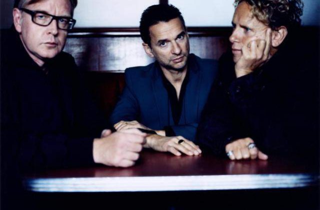 Solistul de la Depeche Mode a fost dus la spital, formatia si-a anulat concertul de la Atena