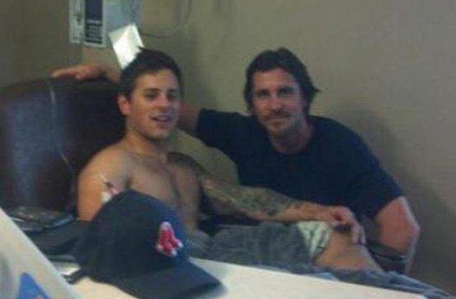 Christian Bale a vizitat victimele atacului din Colorado