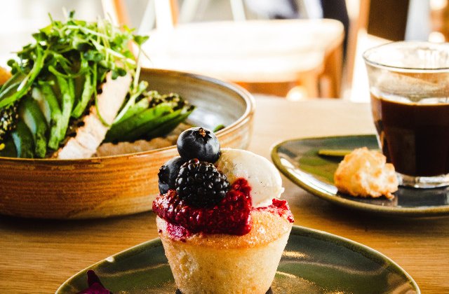 Nutritionist: Nu carbohidratii prezenti natural in alimente sunt periculosi, ci zaharul rafinat adaugat suplimentar intr-un produs!