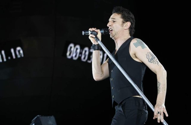 Concertul Depeche Mode de la Bucuresti, incert din pricina starii de sanatate a solistului
