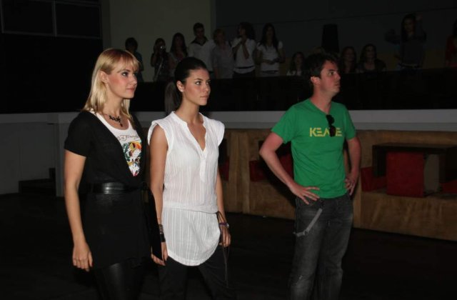 Bebelusa Oana si-a ales dansatoarele pentru Ibiza