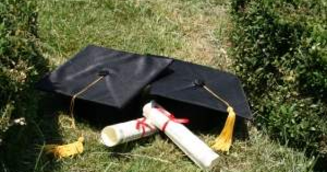 PDL-istii au distribuit diplome de "Doctor Plagiator" si "Masterat inventat"