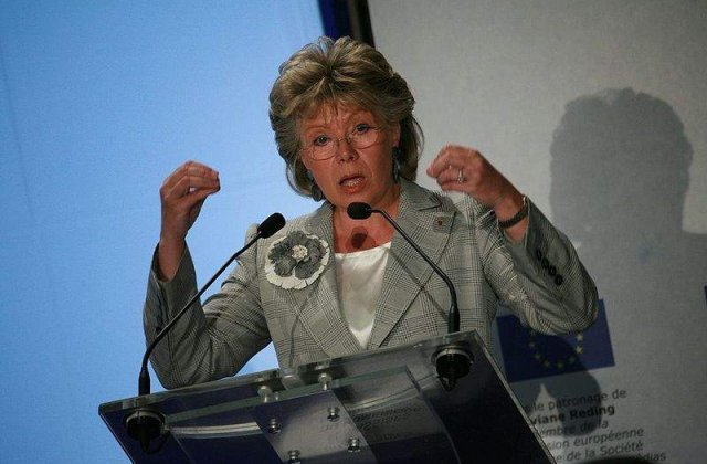 Viviane Reding, atacata de USL: Comisarul isi depaseste atributiile