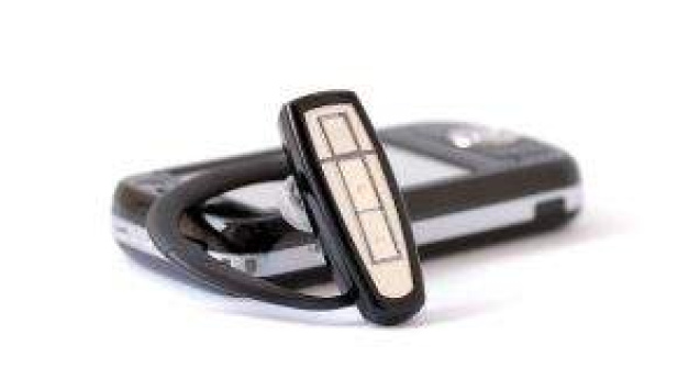 Facebook si HTC vor sa lanseze un smartphone propriu la jumatatea anului 2013