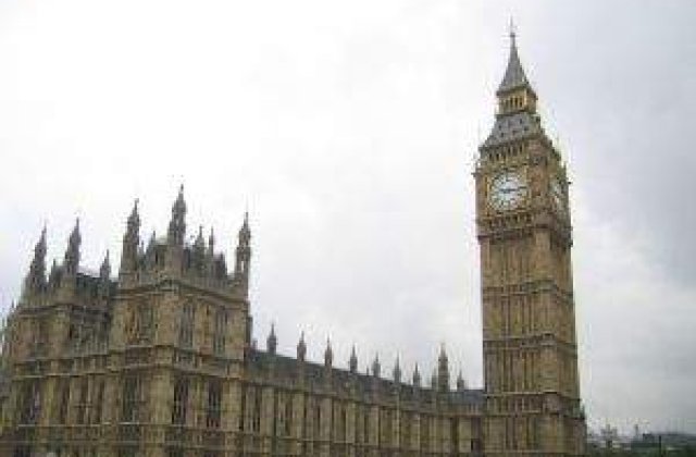 Big Ben si clopotele din Regatul Unit au semnalat deschiderea JO