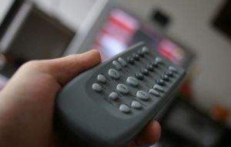 Televizorul lasat aprins in timpul somnului poate provoca depresie