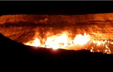  Video  Un crater din desert arde de peste 40 de ani