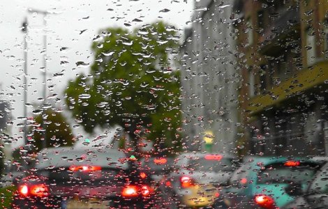 26 de judete, sub cod GALBEN de ploi torentiale, vant si grindina