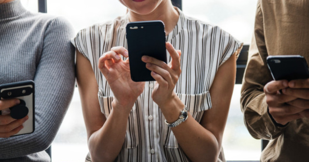 Studiu: Jocurile pe telefonul mobil calmeaza stresul mai repede decat aplicatiile de mindfulness