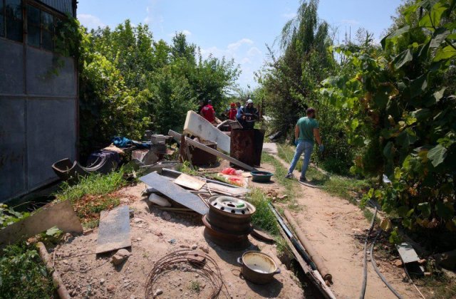 G4Media: Oasele ridicate de la casa lui Gheorghe Dinca apartin unei fete cu varsta intre 12 si 17 ani
