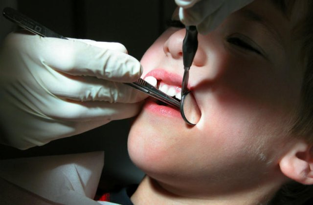 ASSMB ofera vouchere de pana la 990 de lei pentru aparate ortodontice destinate copiilor