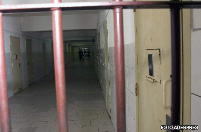 Batalie pentru job la puscarie