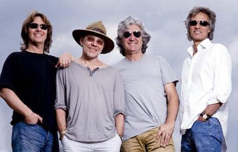 The Straits, headliner la Peninsula