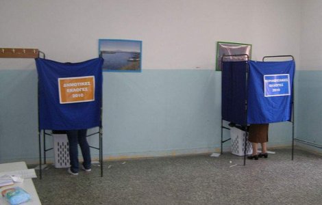 Primar dambovitean, cercetat penal fiindca ar fi indemnat doua femei sa nu voteze