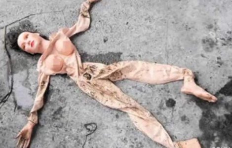 De cati chinezi este nevoie pentru a salva o papusa gonflabila?