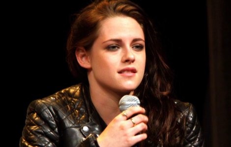 Kristen Stewart si-a cerut scuze in mod public pentru infidelitate