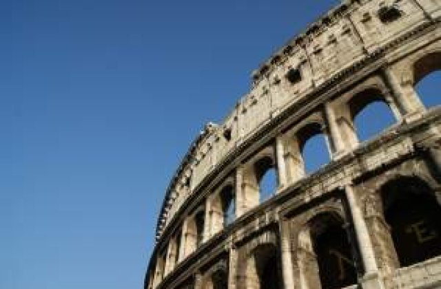 Colosseumul si Turnul din Pisa, cladiri infratite prin "inclinare"